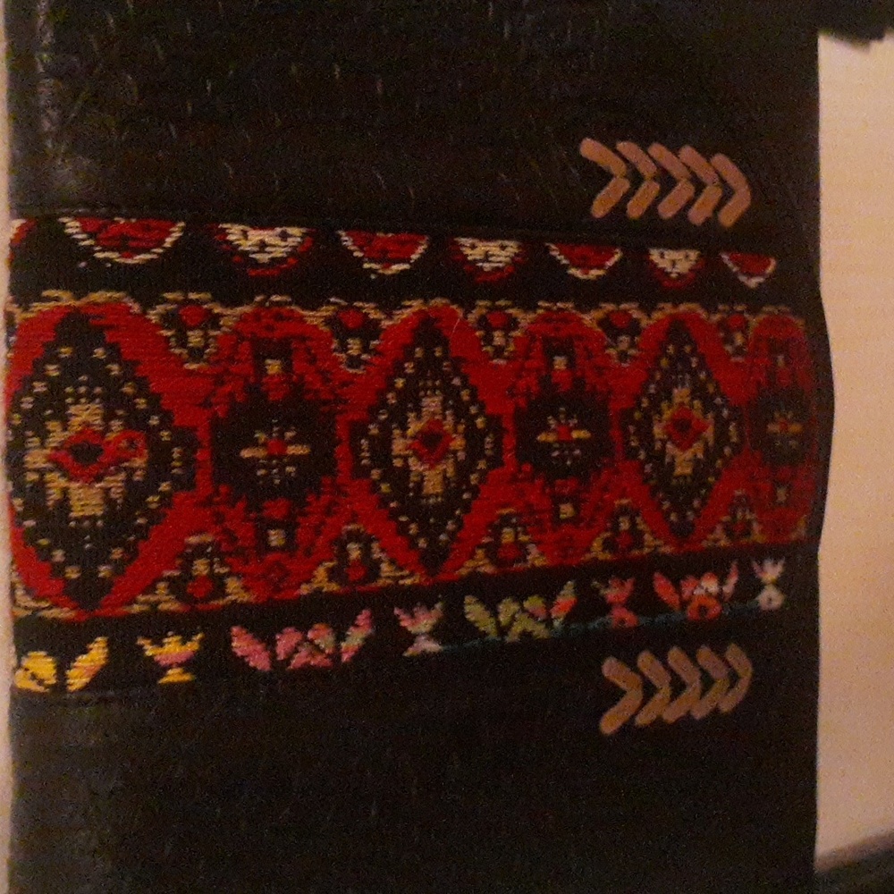 black fringe leather tribal shoulder bag. - Picture 1 of 4